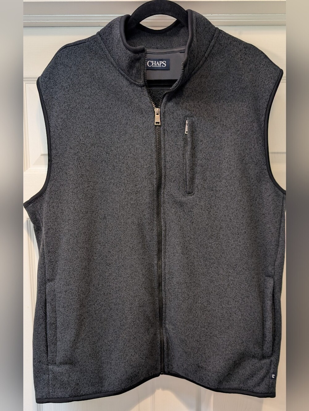 Chaps Men's Dark Gray Fleece Vest cthny